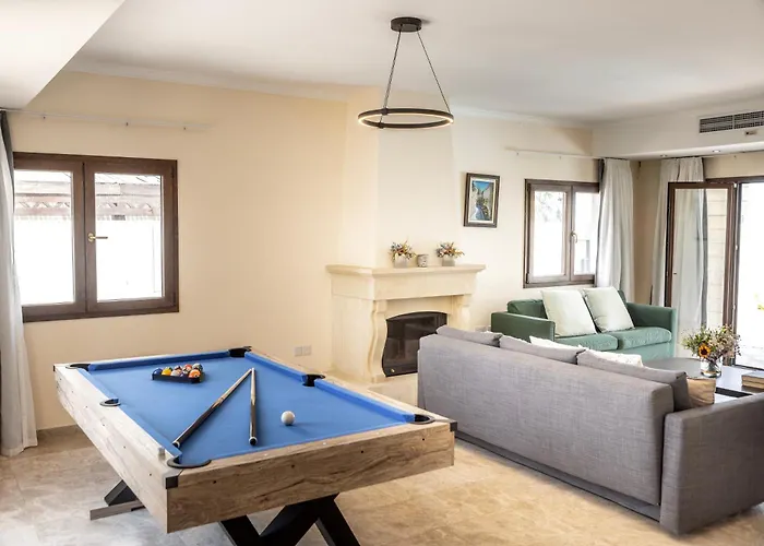 Villa Sunnyvillas: 4br Seafront Villa*private Pool*bw44 *